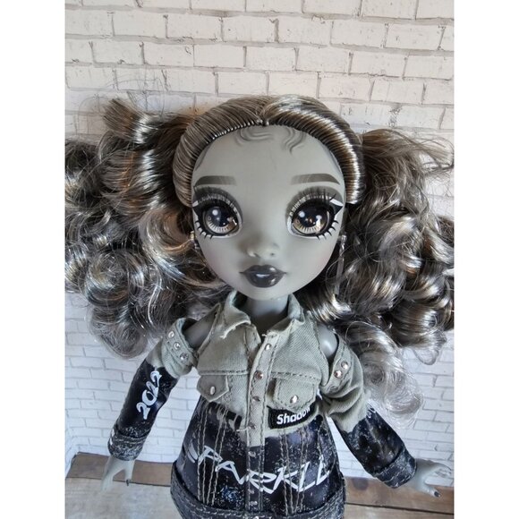 Shadow High Nicole Steel Doll Series 1 Silver Gray Art Fashion 2022 - Picture 1 of 5